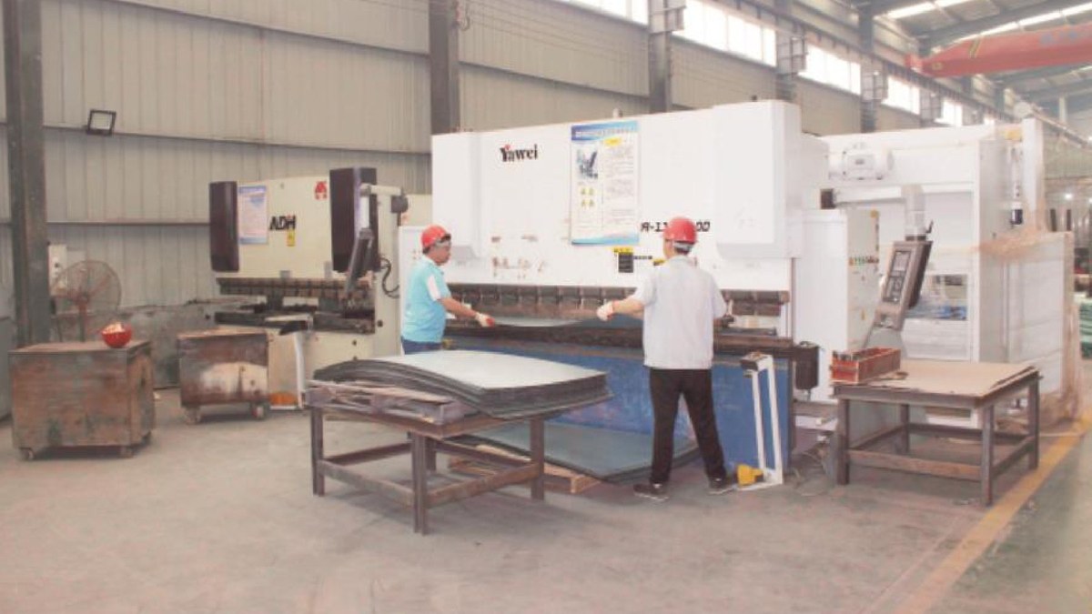 Press brake forming galvanised steel sections in a KeMuHua workshop